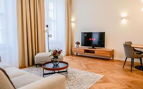 Laurinska 1 Apartments