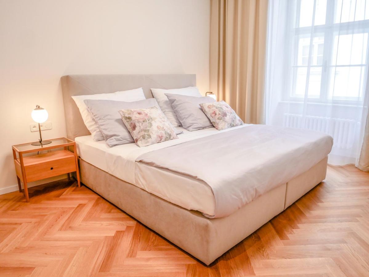 Laurinska 1 Apartments Bratislava Esterno foto